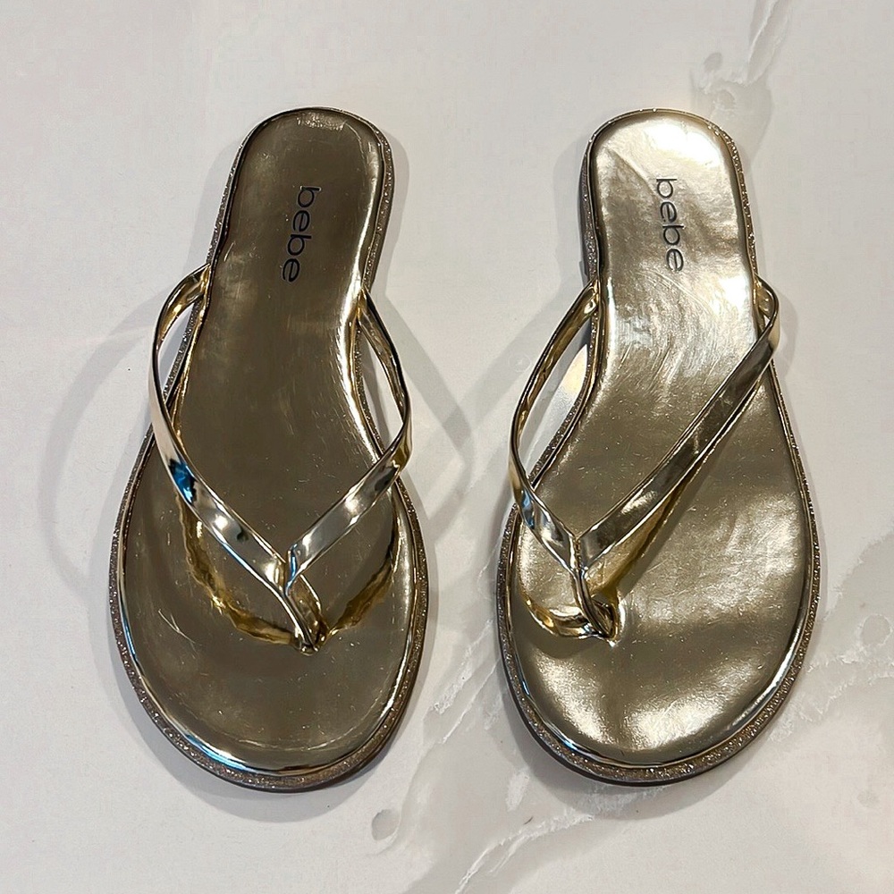 Bebe Gold and Glitter Metallic Flip Flops Womens Sz 7